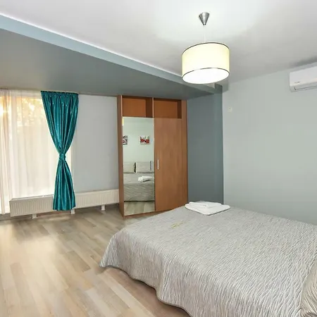 Appartement Center With Terrace Boekarest