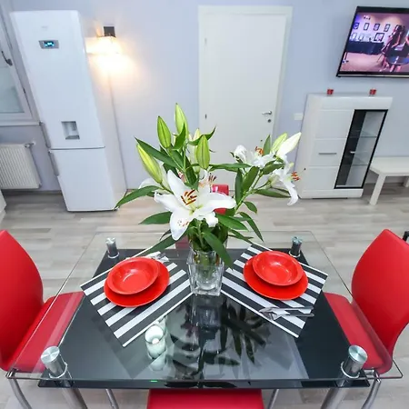 Center With Terrace Appartement Boekarest