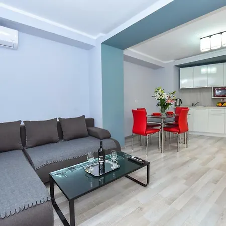 Center With Terrace *