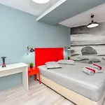 Center With Terrace *