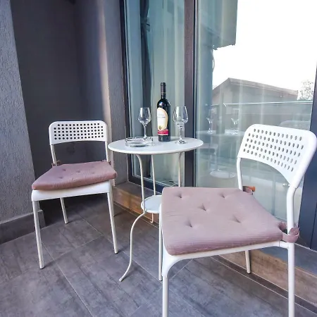 Center With Terrace *