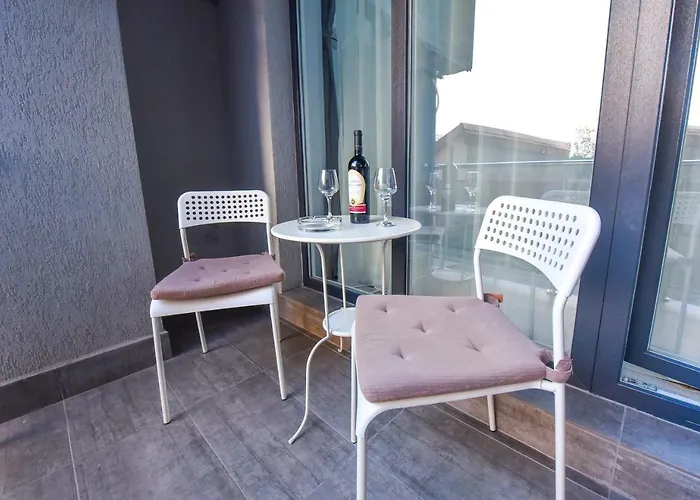 Center With Terrace *