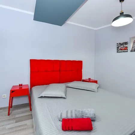 Center With Terrace דירה *