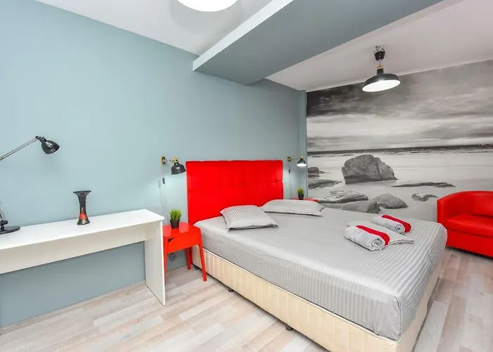 Center With Terrace *